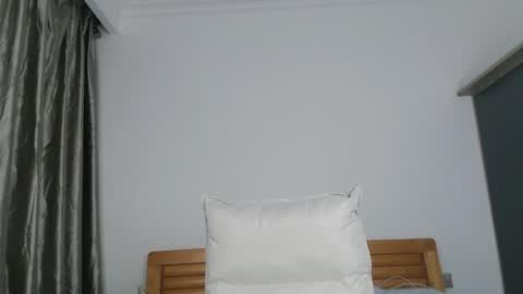 Snapshot of charlottelin chatting on December 23, 2024, 6:05 pm Charlotte online show from December 23, 2024, 6:05 pm