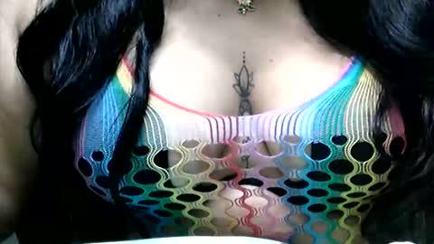 charlottequeen_21 online show from April 6, 2026, 2:51 pm