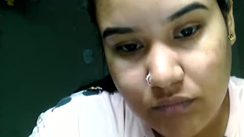 charlottequeen_21 online show from April 17, 2026, 12:08 pm