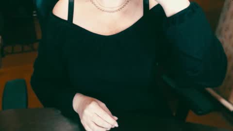 CharlotteXTasty online show from December 11, 2024, 1:06 pm