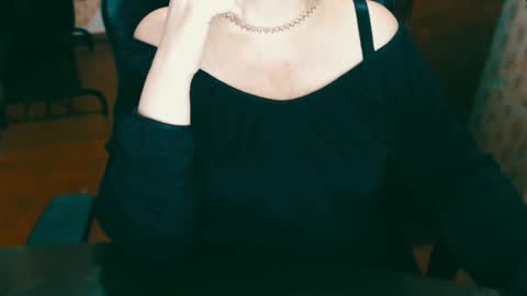 CharlotteXTasty online show from December 13, 2024, 1:22 pm