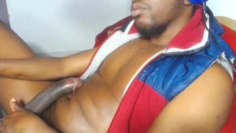 charly_vergonti_ online show from October 1, 2025, 10:38 pm