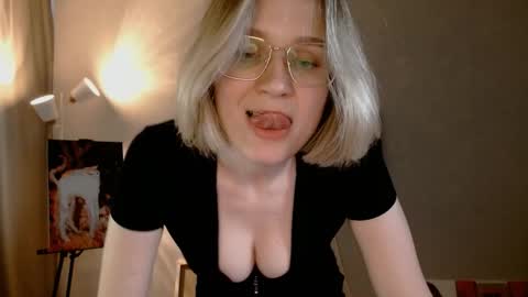 Michelle  online show from November 13, 2025, 2:10 am