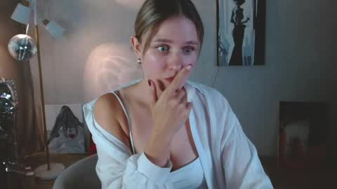Michelle  online show from June 10, 2026, 7:29 am