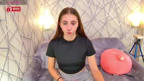 CharmingLIA online show from September 30, 2025, 6:02 pm