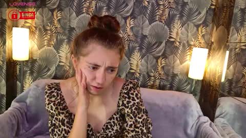 CharmingLIA online show from October 8, 2025, 2:36 pm