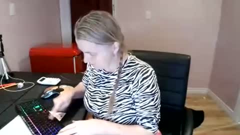 chealsiek online show from October 26, 2025, 1:00 am