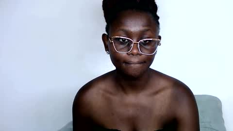 cheeky_charms online show from October 8, 2025, 1:09 pm