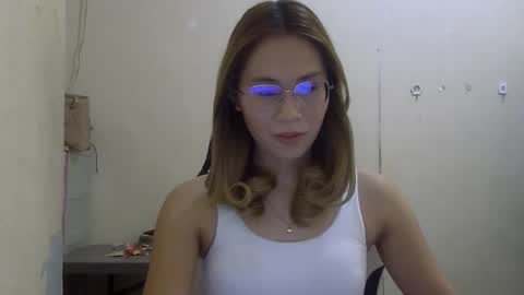 chelly4u69 online show from October 22, 2025, 4:02 am