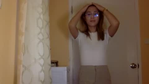 chelly4u69 online show from November 26, 2025, 4:35 am