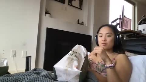 Snapshot of chellybear101 chatting on December 24, 2024, 6:28 pm chellybear101 online show from December 24, 2024, 6:28 pm