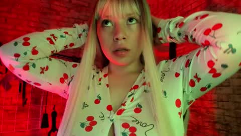Snapshot of cherry_xoxx chatting on October 24, 2025, 11:39 am     online show from October 24, 2025, 11:39 am
