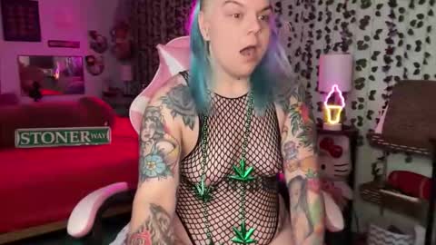 Snapshot of cherryb0mbb0mb chatting on April 19, 2026, 5:29 am CherryBombBomb online show from April 19, 2026, 5:29 am