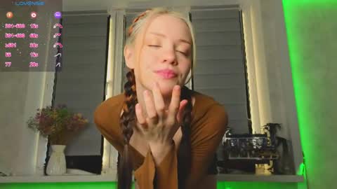 Lysia online show from April 15, 2026, 2:46 pm