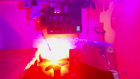 cherrywix online show from October 5, 2025, 11:02 pm