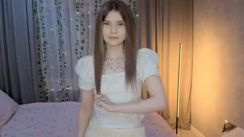 Snapshot of cherylevanslooten chatting on April 15, 2026, 2:13 pm aroline online show from April 15, 2026, 2:13 pm