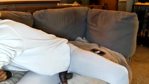 Que online show from April 3, 2026, 4:54 am