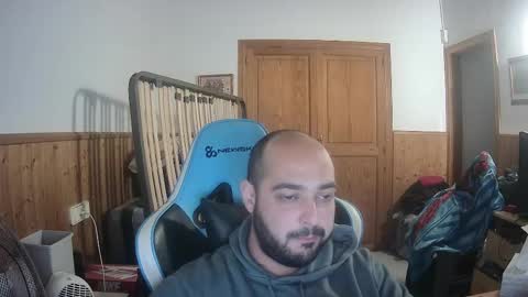 chicomallorca96 online show from March 2, 2025, 5:47 pm