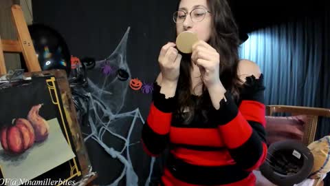 Nina   online show from October 31, 2025, 5:14 pm