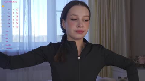 Nicole online show from September 10, 2025, 5:18 am