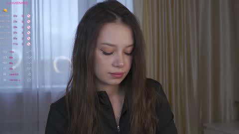 Nicole online show from September 24, 2025, 5:11 am