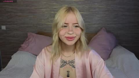 Chloe online show from June 7, 2026, 2:48 am