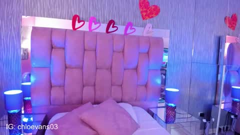 Chloe online show from September 24, 2025, 11:35 am