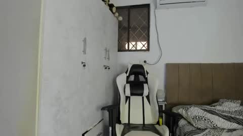 Snapshot of chloe_evans21 chatting on March 6, 2025, 10:15 pm chloe online show from March 6, 2025, 10:15 pm
