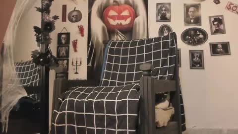 chloe_kisses online show from October 31, 2025, 12:06 pm