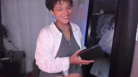 chloe_kisses2 online show from June 19, 2026, 11:36 am