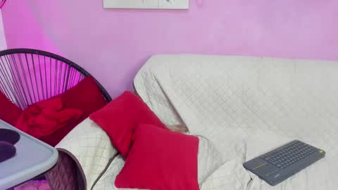 chloe online show from February 15, 2025, 4:45 pm