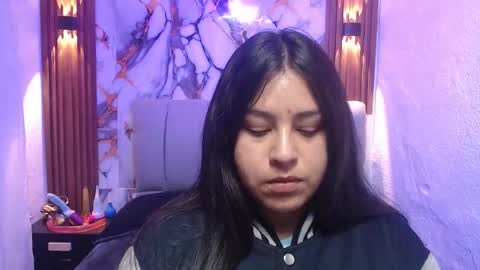 chloe_smith5 online show from November 24, 2025, 1:11 pm