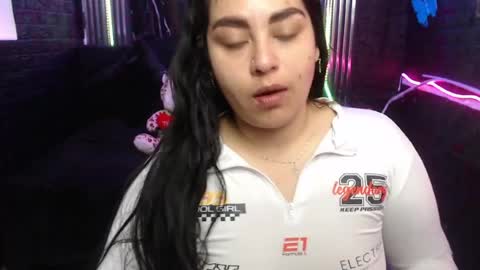 chloe_smith5 online show from April 14, 2026, 1:17 pm