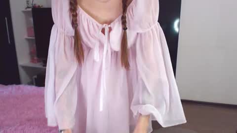 Snapshot of chloe_sunny chatting on September 18, 2025, 12:40 pm Chloe online show from September 18, 2025, 12:40 pm