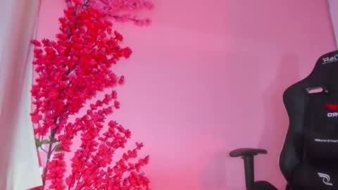 Chloe Miller  online show from December 18, 2025, 3:01 am