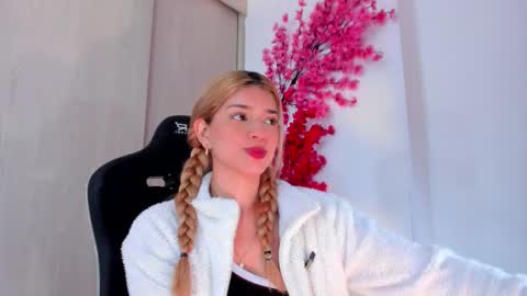 Chloe Miller  online show from February 1, 2026, 9:57 pm