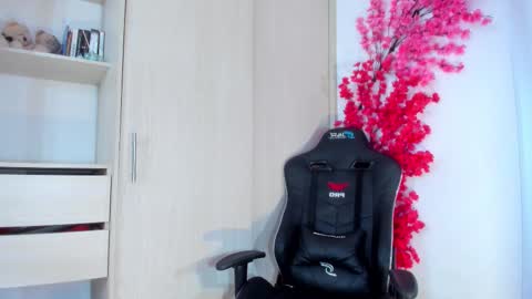 Chloe Miller  online show from February 4, 2026, 2:06 am