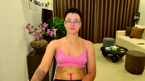 Eva and Sandra online show from May 5, 2026, 9:01 pm
