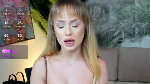 Chloee online show from November 17, 2025, 8:58 pm