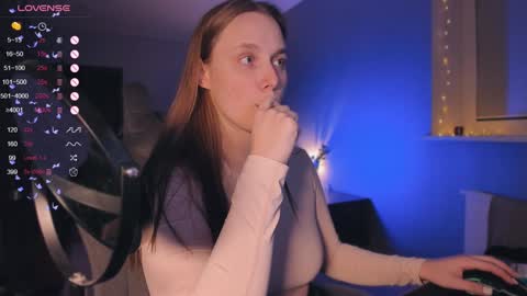 Snapshot of chloegins chatting on December 4, 2024, 8:29 pm chloegins online show from December 4, 2024, 8:29 pm