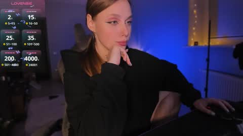 Snapshot of chloegins chatting on December 10, 2024, 2:27 am chloegins online show from December 10, 2024, 2:27 am