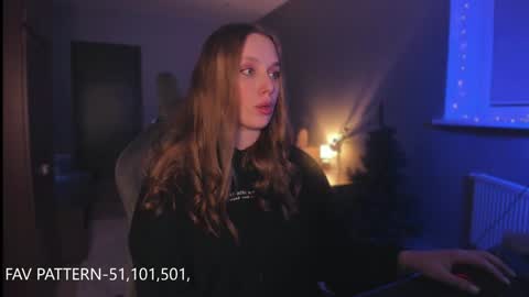 Snapshot of chloegins chatting on December 16, 2024, 2:47 am chloegins online show from December 16, 2024, 2:47 am