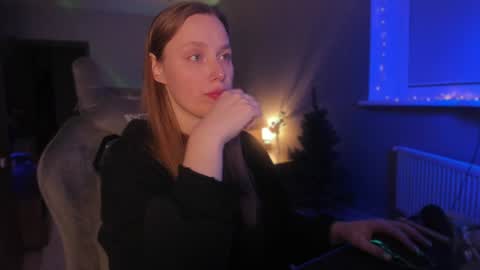 Snapshot of chloegins chatting on December 17, 2024, 9:16 pm chloegins online show from December 17, 2024, 9:16 pm