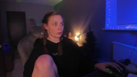 Snapshot of chloegins chatting on December 18, 2024, 2:10 am chloegins online show from December 18, 2024, 2:10 am