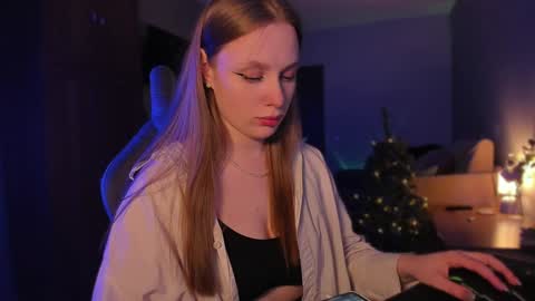Snapshot of chloegins chatting on December 27, 2024, 7:14 pm chloegins online show from December 27, 2024, 7:14 pm