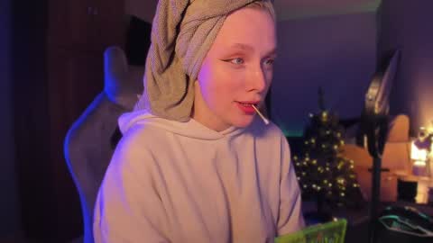 Snapshot of chloegins chatting on December 28, 2024, 3:26 pm chloegins online show from December 28, 2024, 3:26 pm