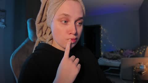 Snapshot of chloegins chatting on January 21, 2025, 6:00 am chloegins online show from January 21, 2025, 6:00 am