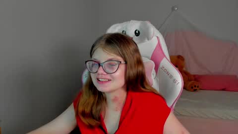 ChloeHalses online show from April 10, 2026, 7:07 pm