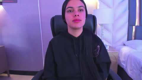  Chloe Harper  online show from January 14, 2026, 11:49 am