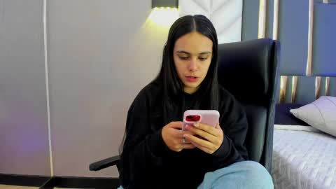 Chloe Harper  online show from June 5, 2026, 1:50 pm